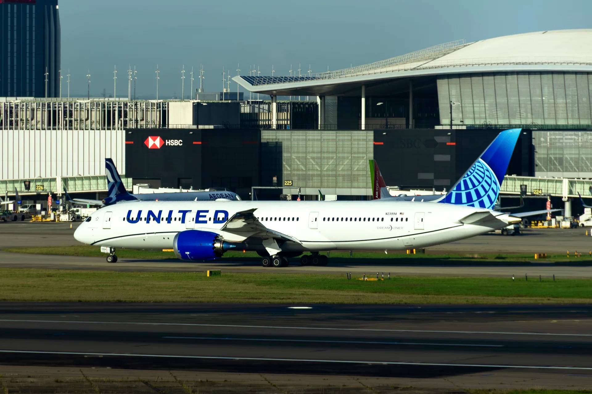 United aircraft on the taxiway